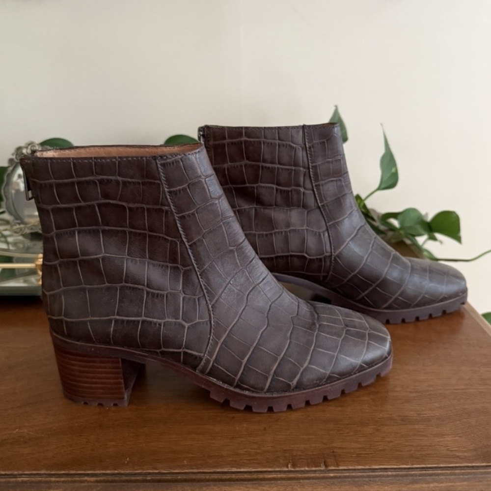 Madewell Katie Lugsole Crocodile-Embossed Ankle Boots, Size 7